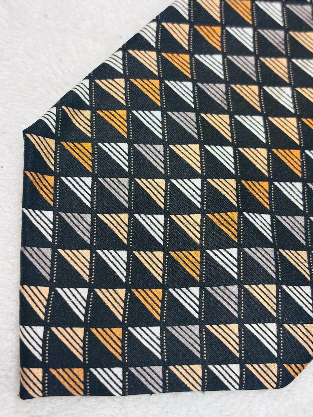 Brand New Stylish Tie By Hermosa - Tie Width Is 3 3/4 Inches
